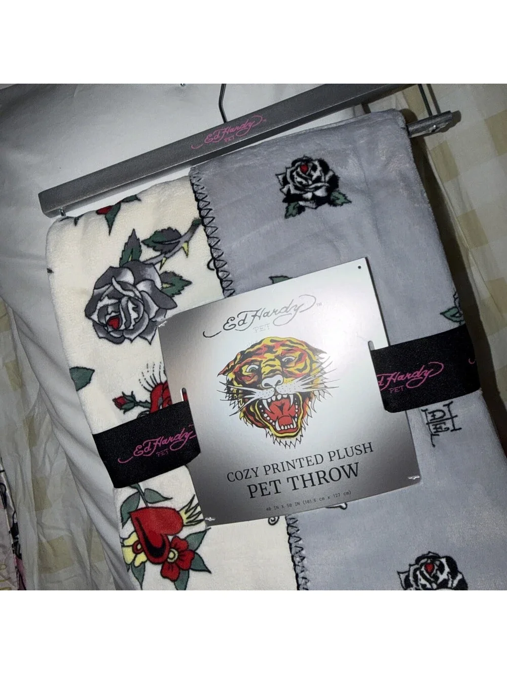 Ed Hardy Gray Multicolor 40x50 Rose Flowers Hearts Reversible Plush Blanket NEW